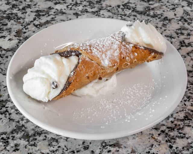 Cannoli.